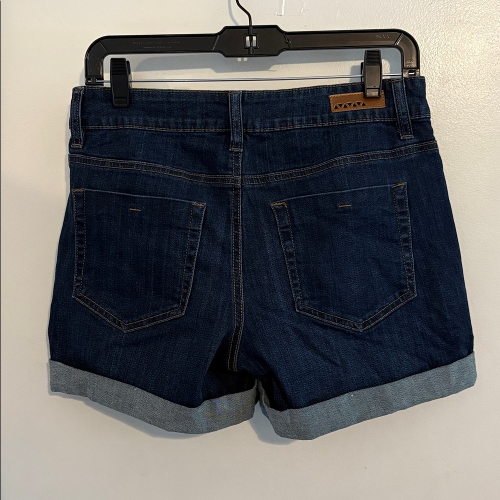 Dollhouse Distressed Dark Wash Cuffed Denim Shorts 5 / 27 NWT - Picture 5 of 9